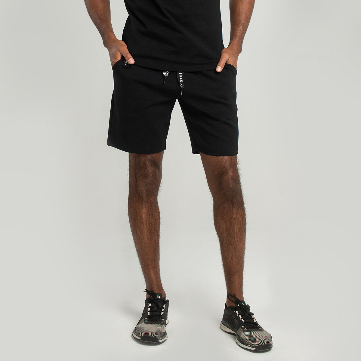 Essential Shorts Black - STRIX