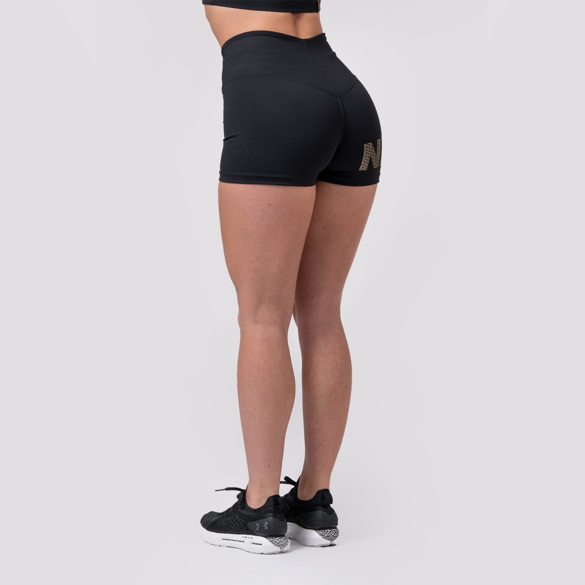 Women‘s Intense Gold Print Shorts Black - NEBBIA